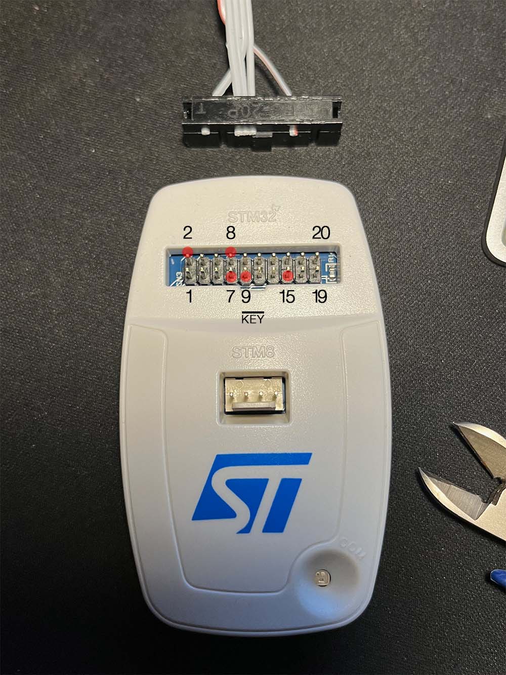 The pins on the ST-link and how they are numbered